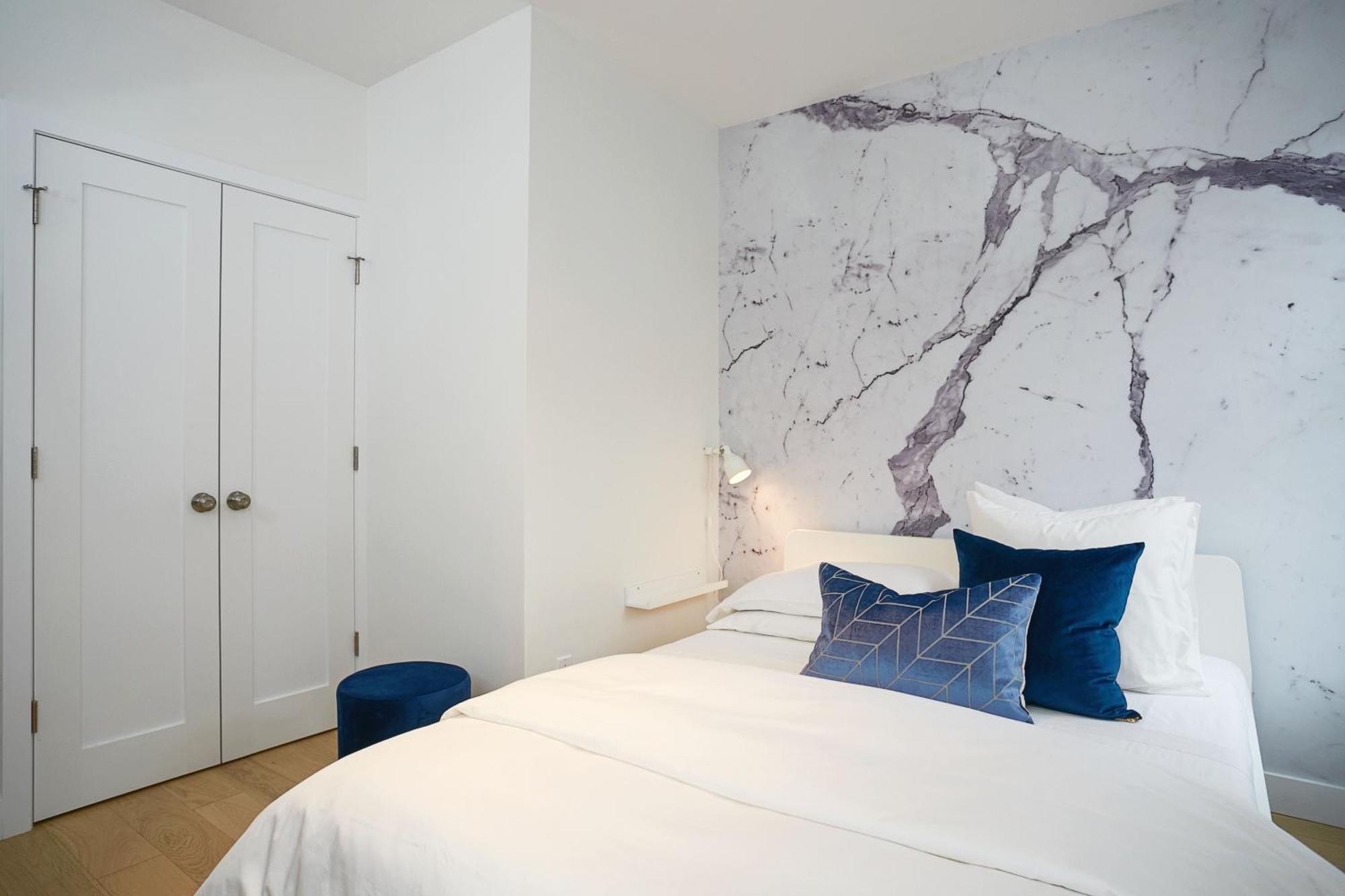 Explore Montreal From Sleek Contemporary Apartment By Den Stays Room photo