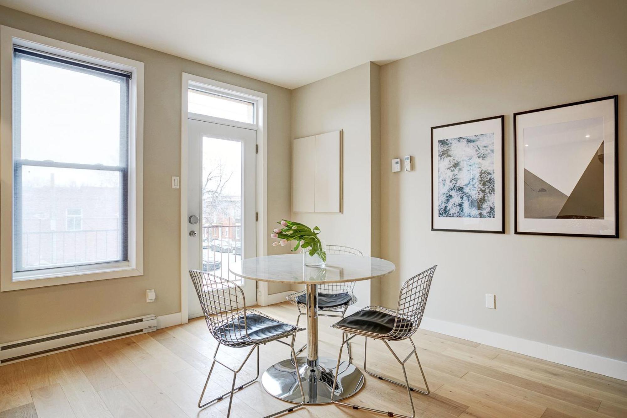 Explore Montreal From Sleek Contemporary Apartment By Den Stays Room photo
