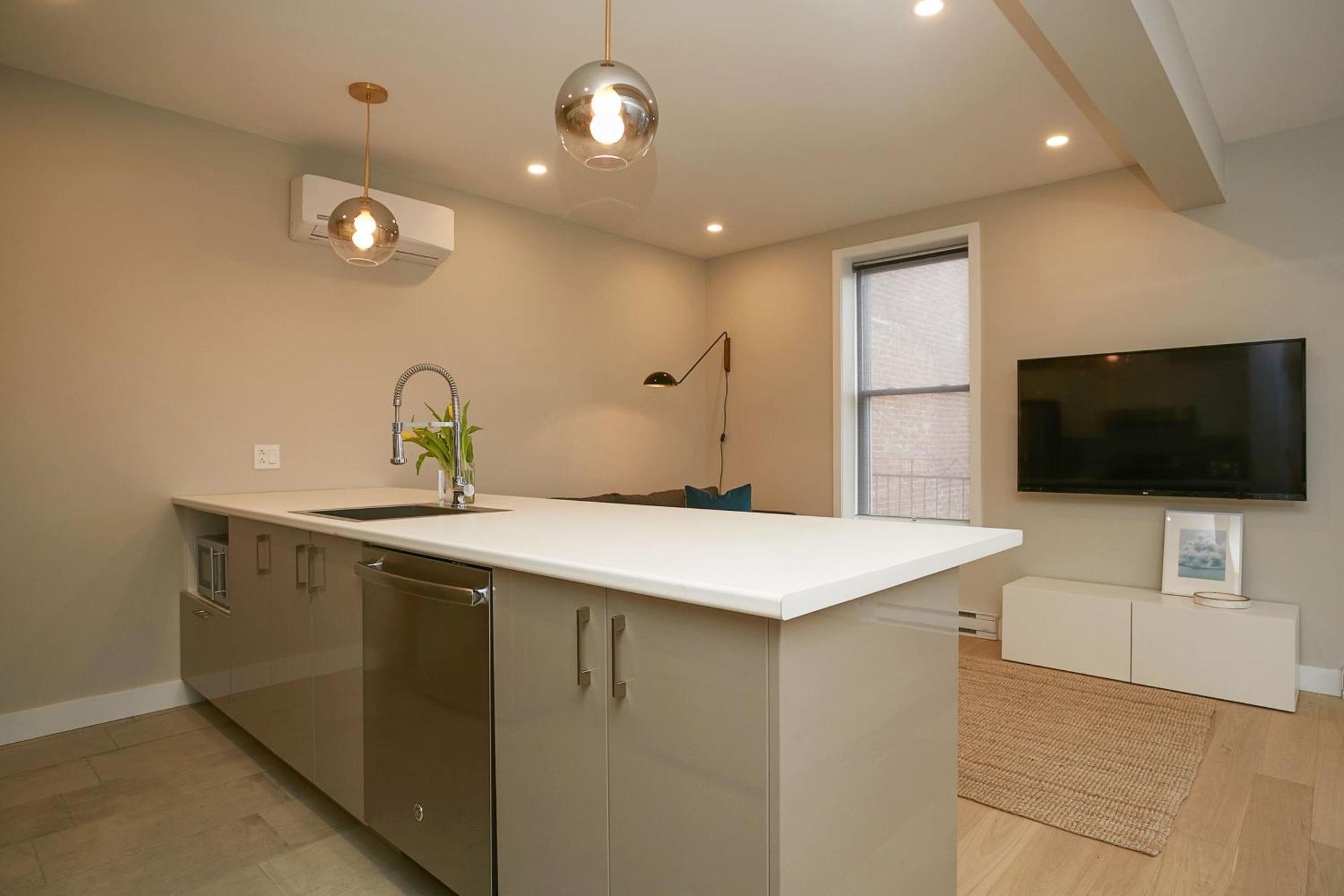 Explore Montreal From Sleek Contemporary Apartment By Den Stays Room photo