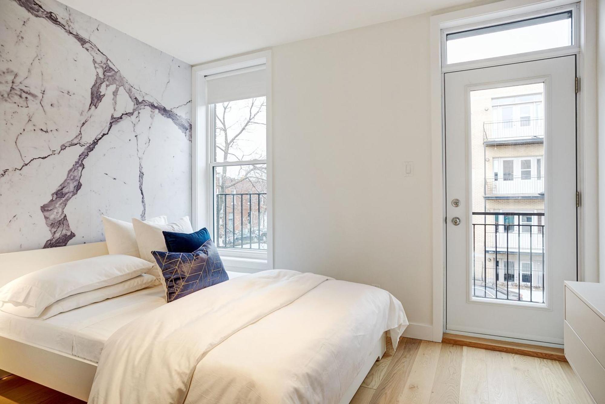 Explore Montreal From Sleek Contemporary Apartment By Den Stays Room photo